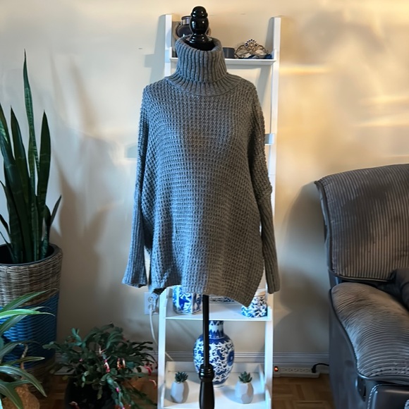 ANGELA MARA made in Italy oversized turtleneck size small/medium - Picture 2 of 10